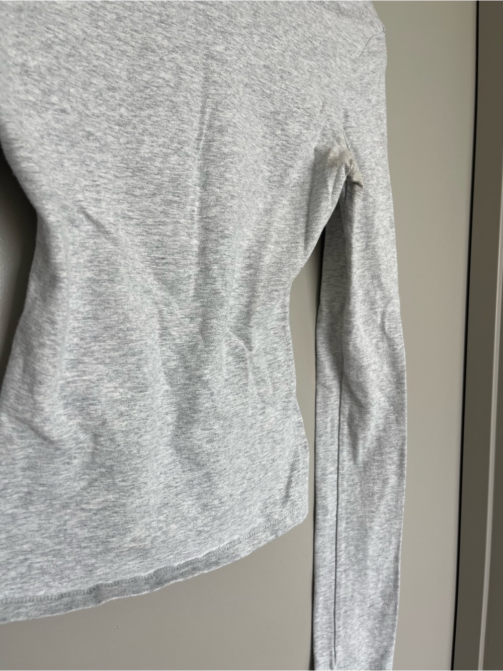*** LISTING IS SOLD *** SKIMS Heather Gray Long-Sleeve Crewneck Top - Picture 3 of 7